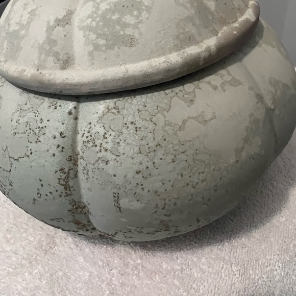 VINTAGE GREEN/ GOLD FLECKS PUMPKIN WITH LID AND STAND - Picture 6 of 13